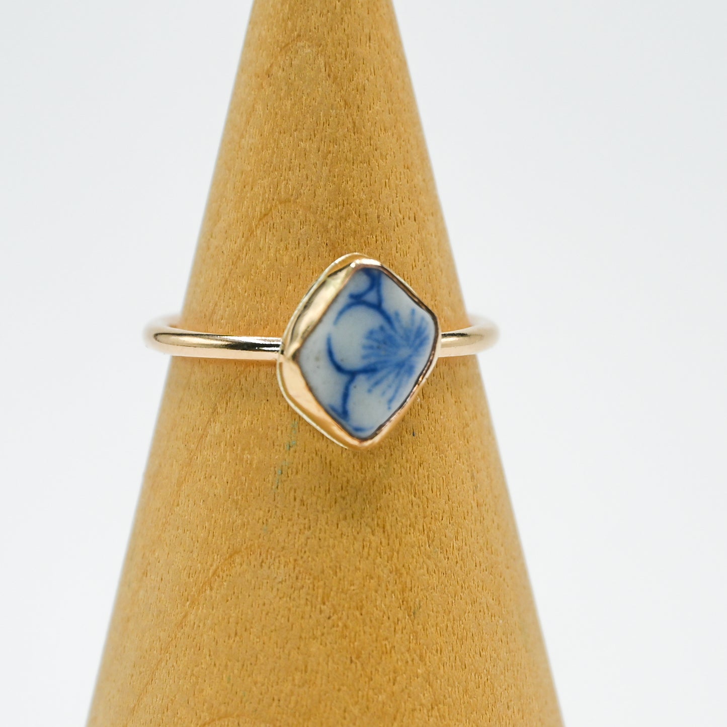 Gold fill flower sea pottery size 7.5