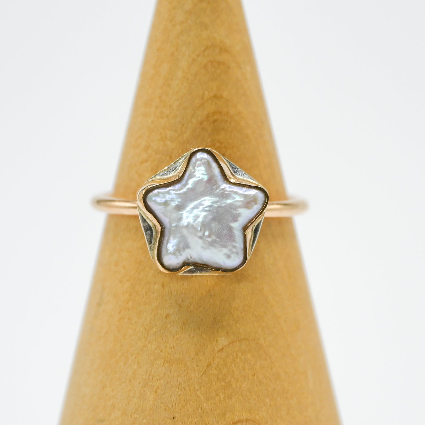 Gold fill pearl star size 7.75