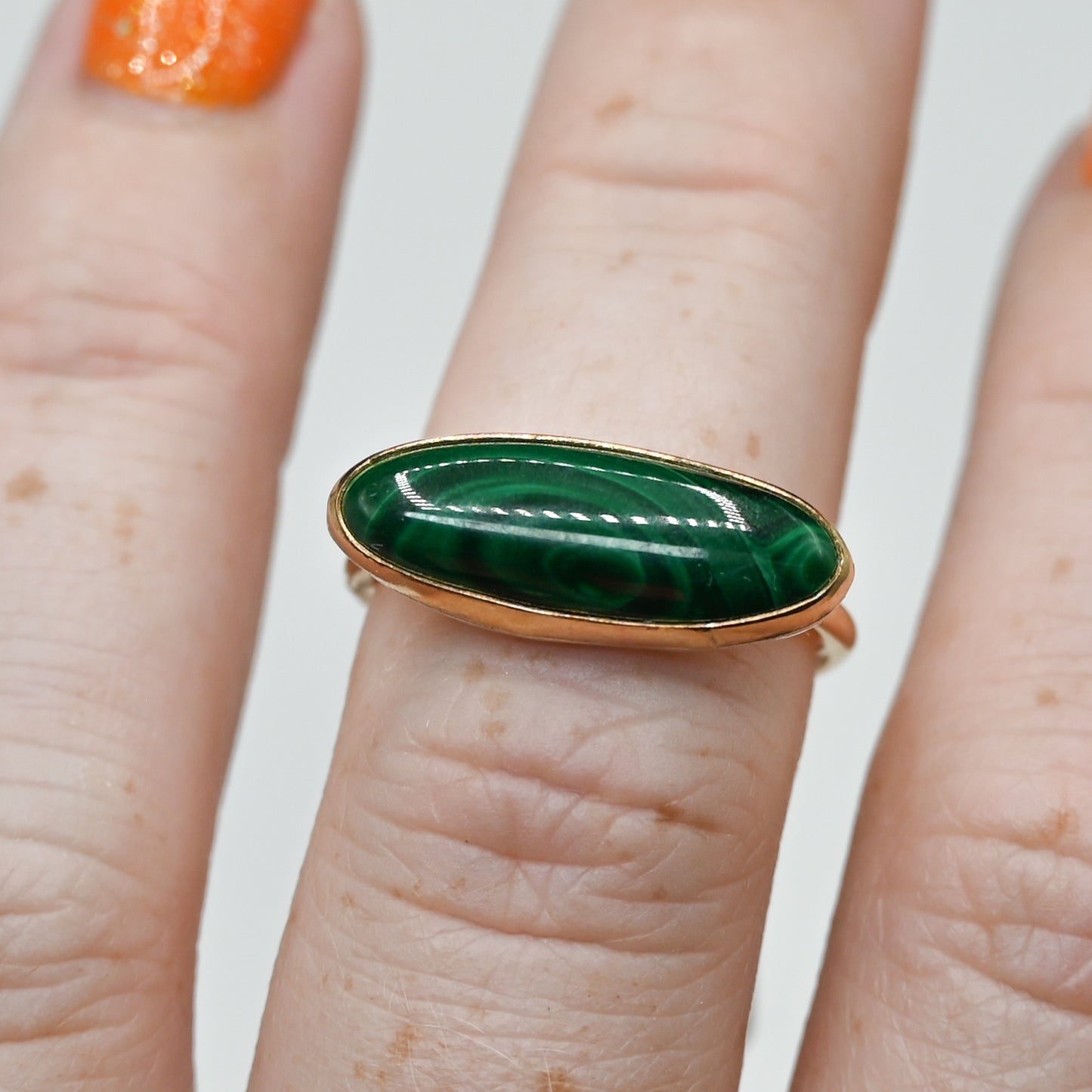 Gold fill horizontal oval malachite size 7