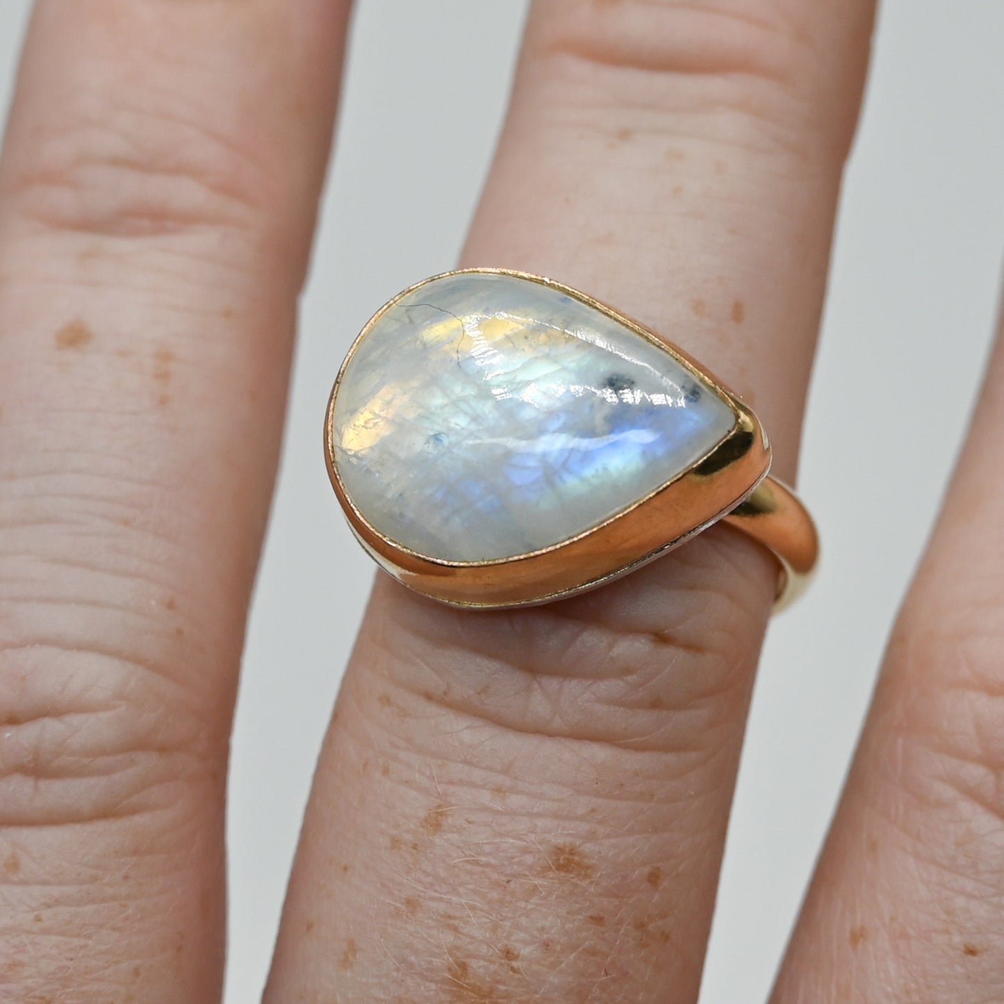 Gold fill xxl pear horizontal moonstone size 7