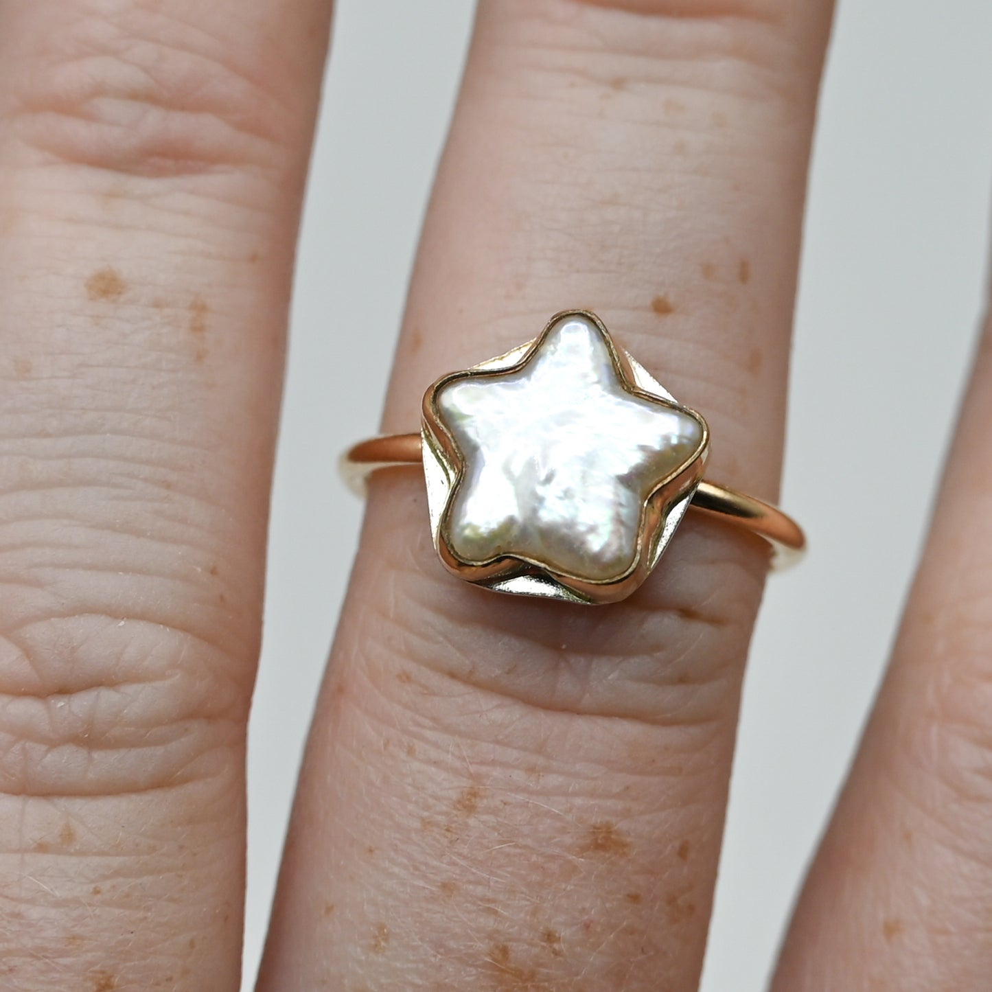 Gold fill pearl star size 7.75