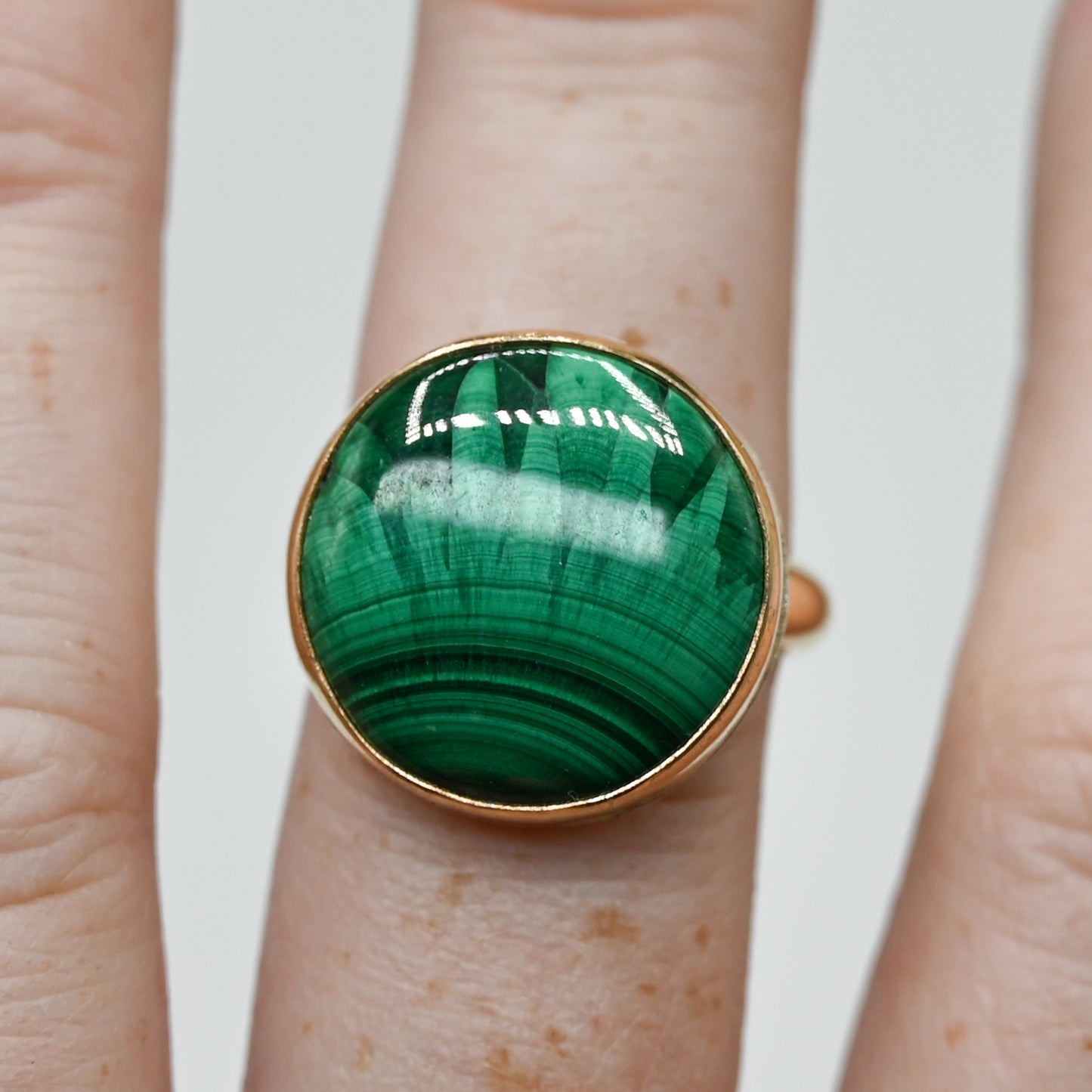 Gold fill xl round malachite size 8