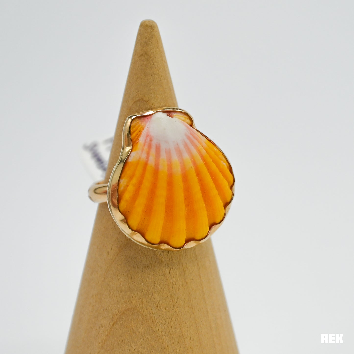 Gold fill Hawaiian sunrise shell size 8