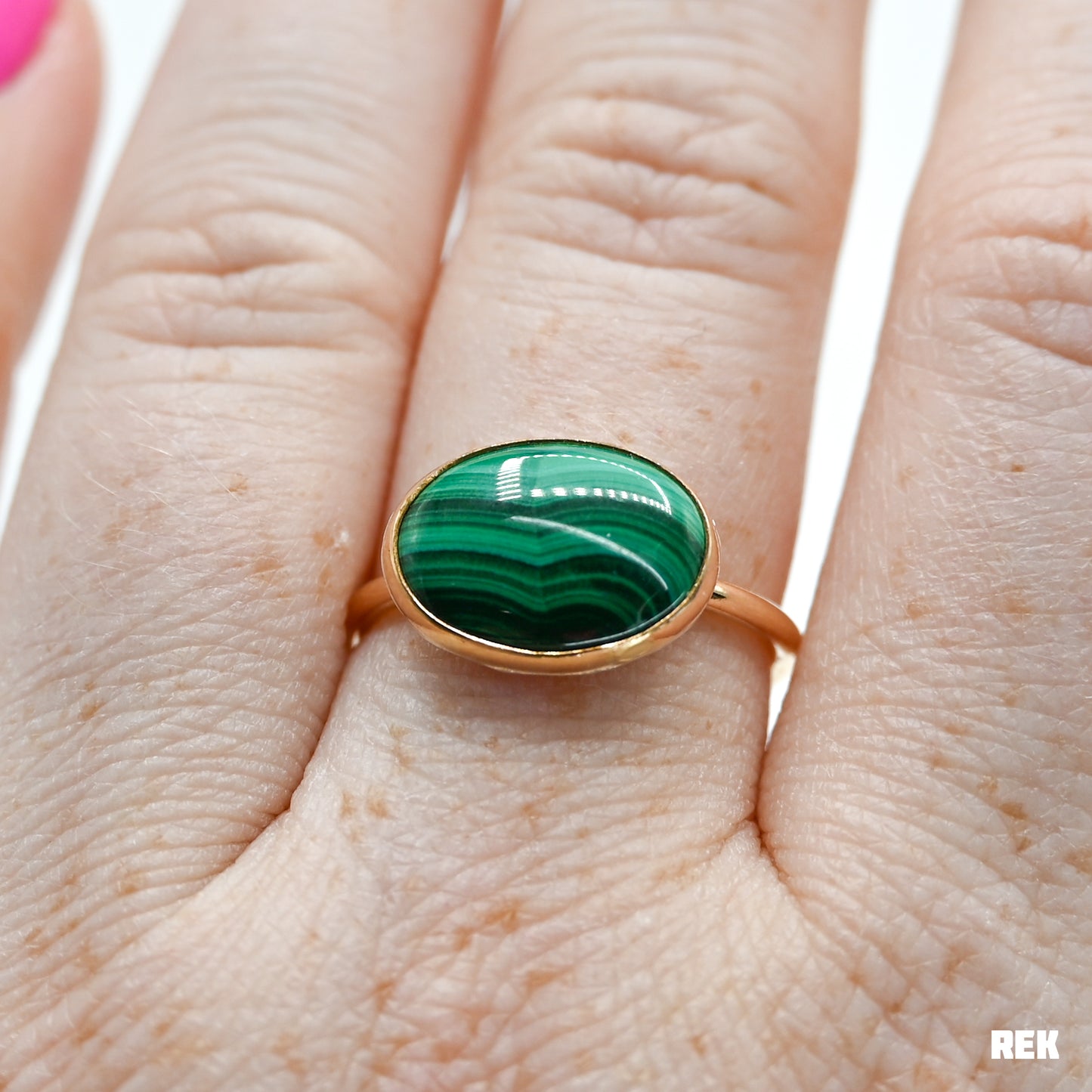 Gold fill horizontal oval malachite size 8