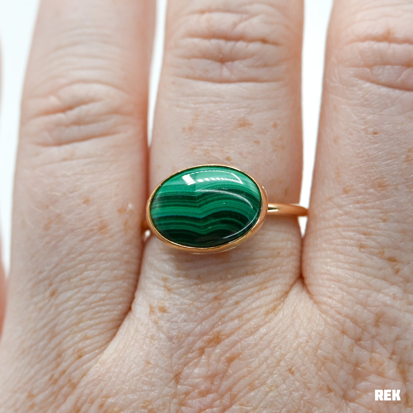 Gold fill horizontal oval malachite size 8