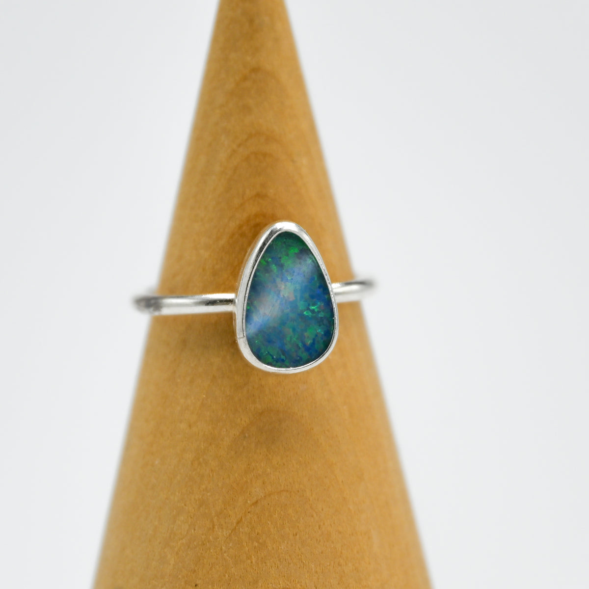 Australian opal size 6.25