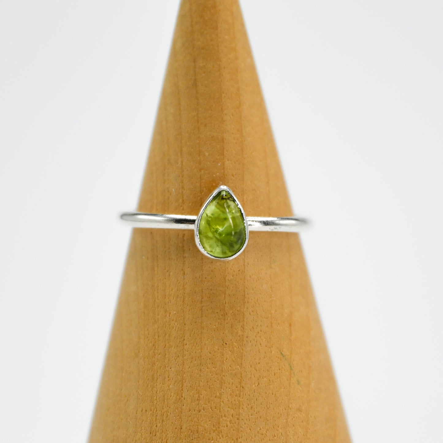 Pear peridot size 6.75