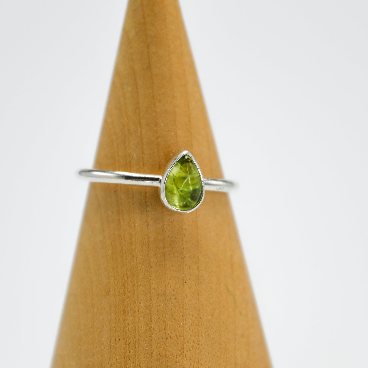 Pear peridot size 6.75