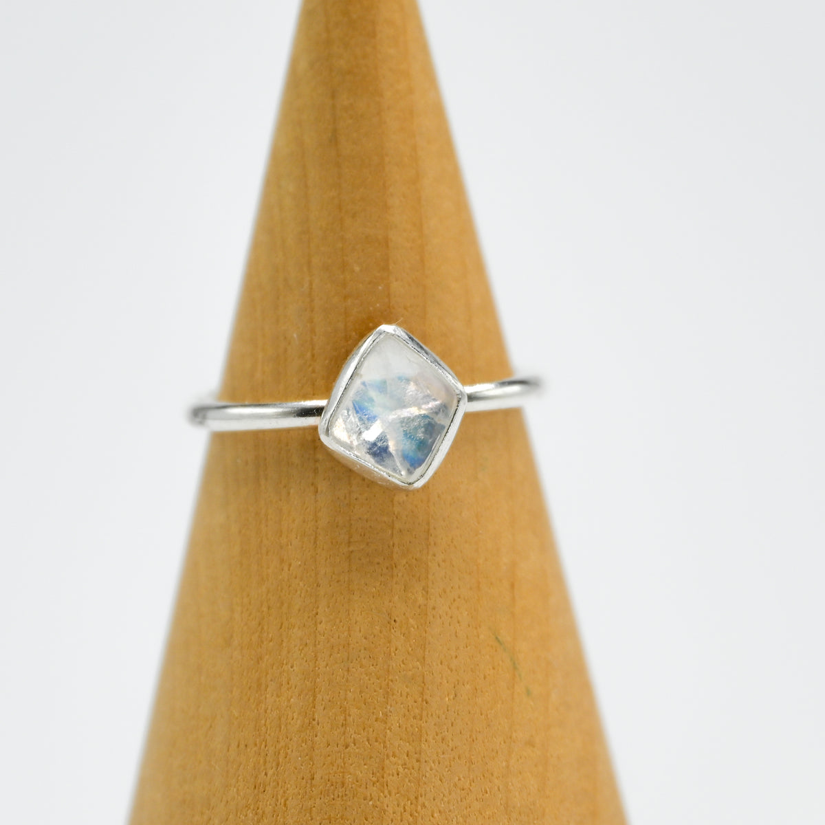 Rose cut moonstone size 6.75