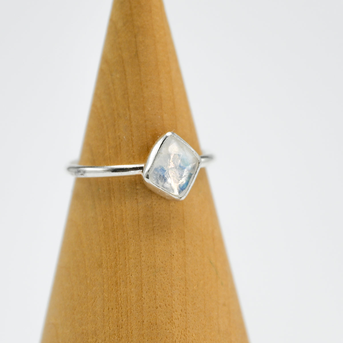 Rose cut moonstone size 6.75