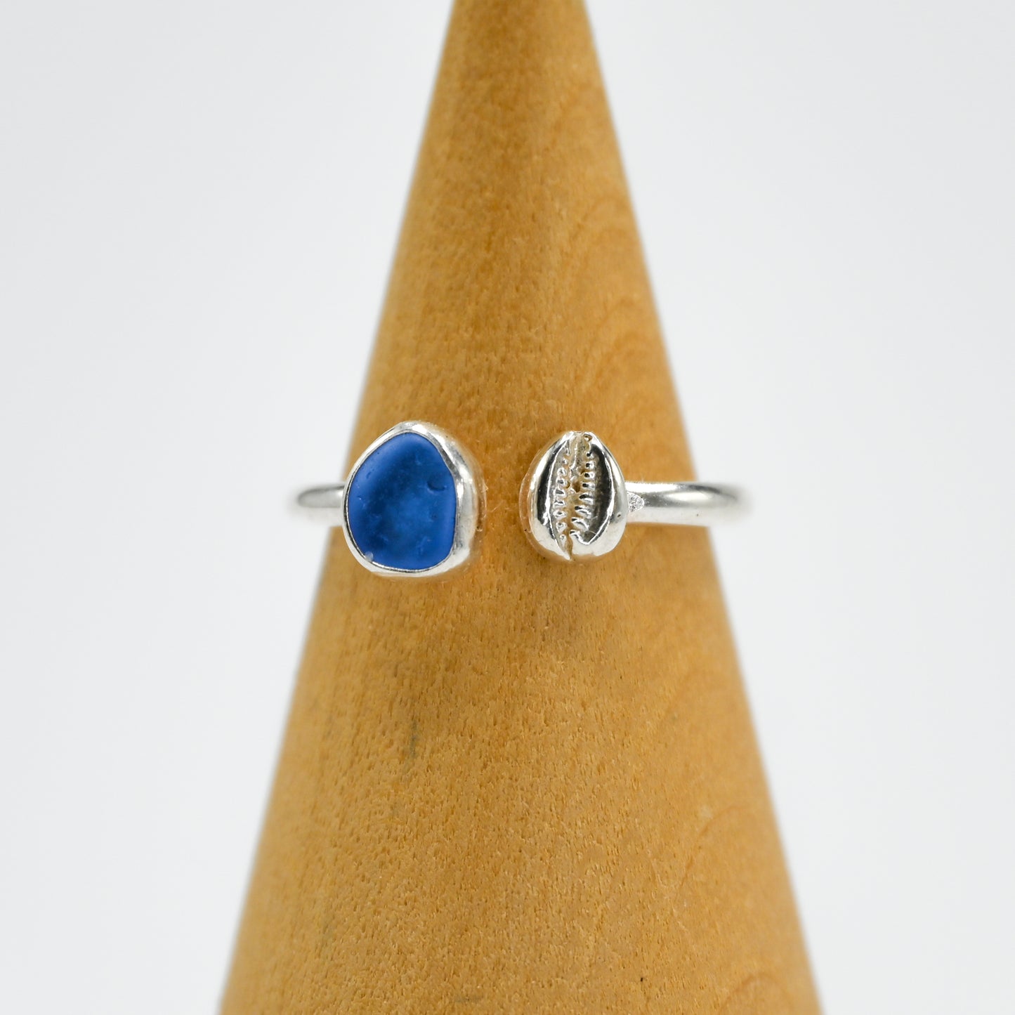 Adjustable cornflower sea glass size 7