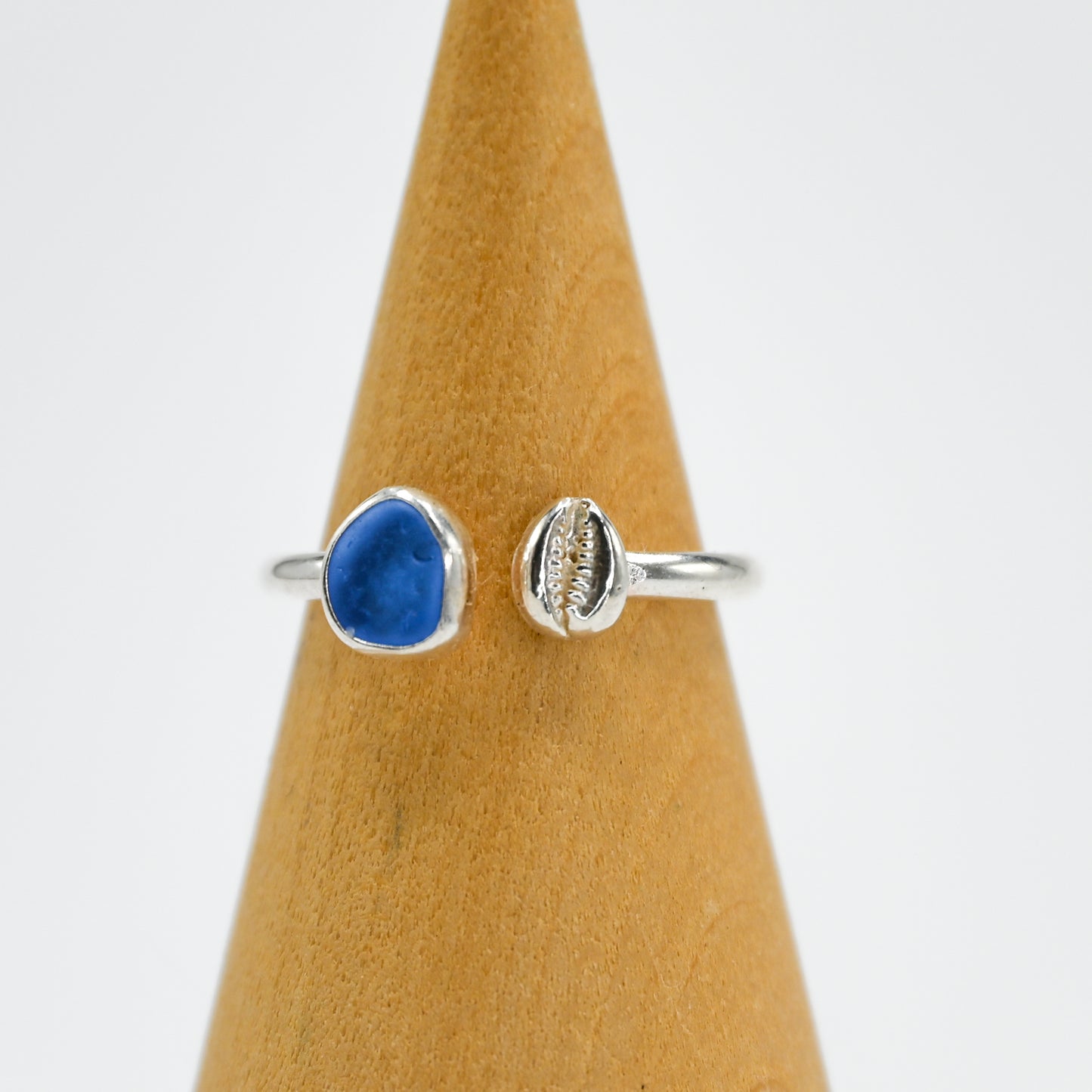 Adjustable cornflower sea glass size 7