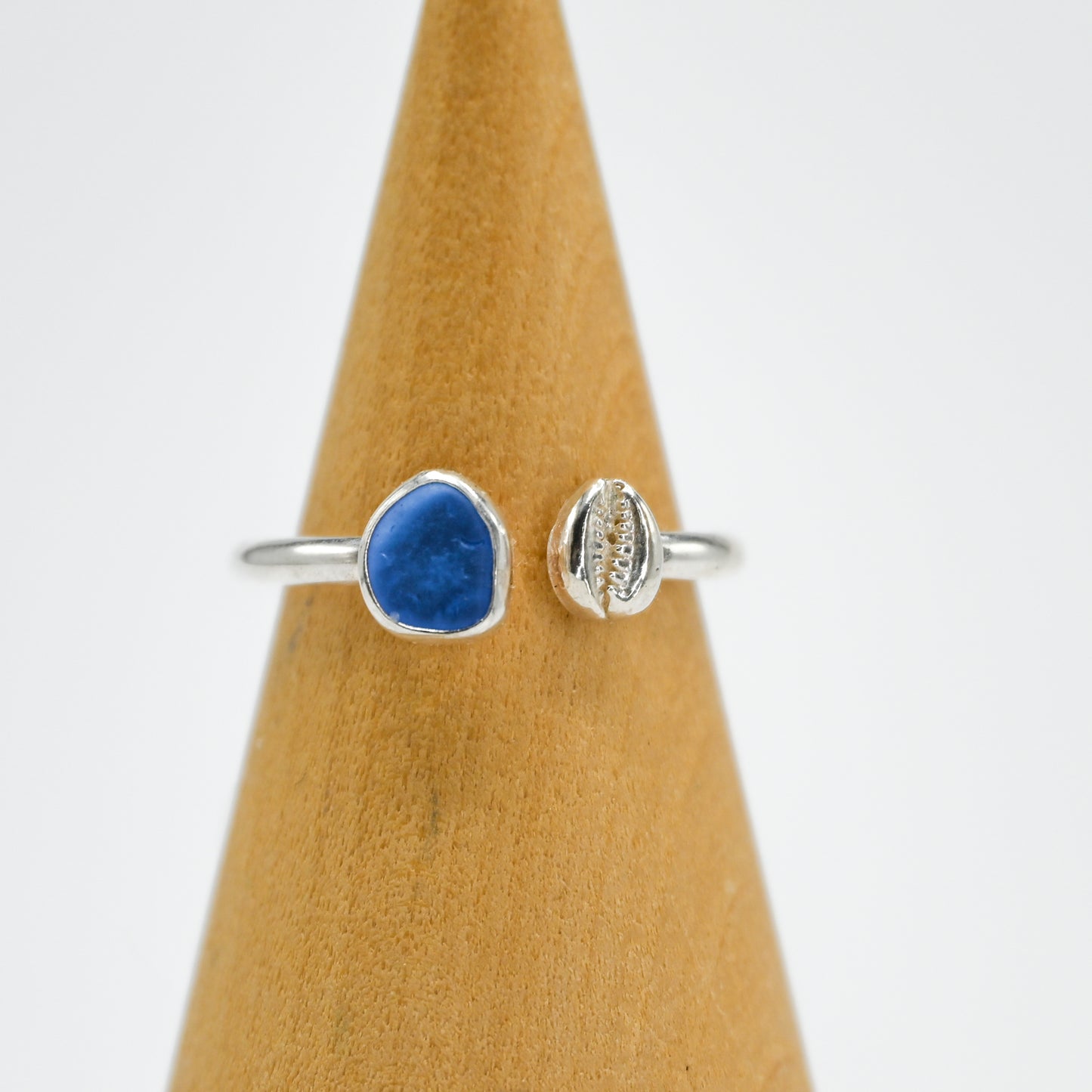 Adjustable cornflower sea glass size 7