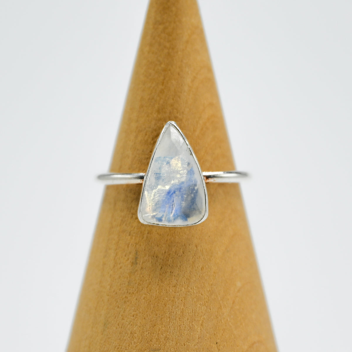 Rose cut moonstone size 7