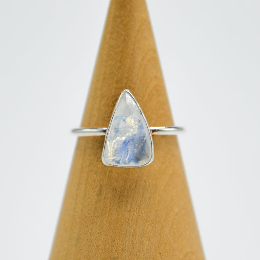 Rose cut moonstone size 7