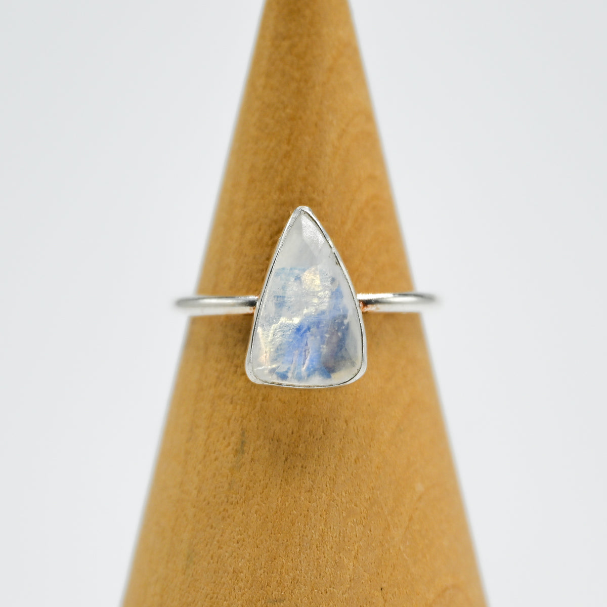 Rose cut moonstone size 7