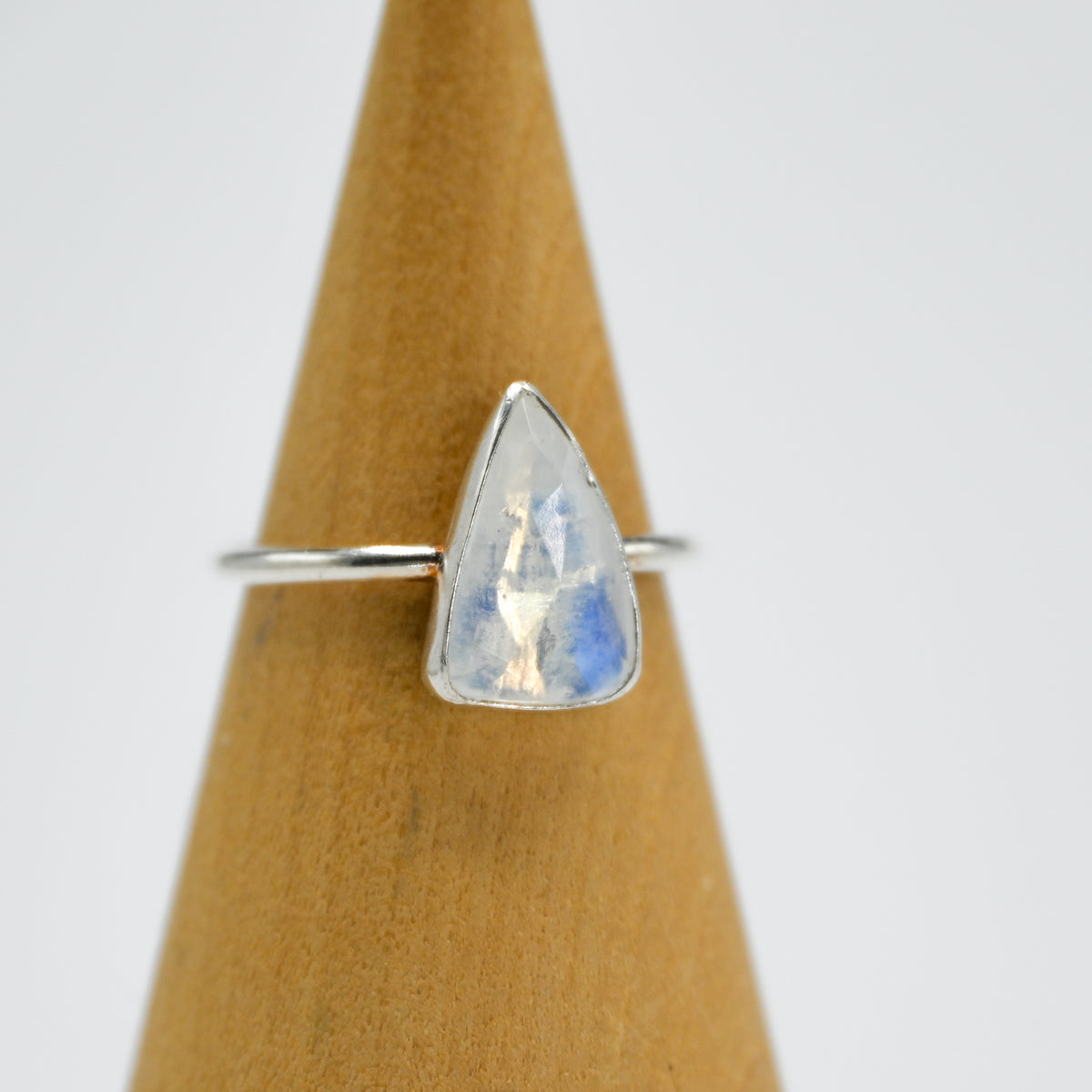 Rose cut moonstone size 7