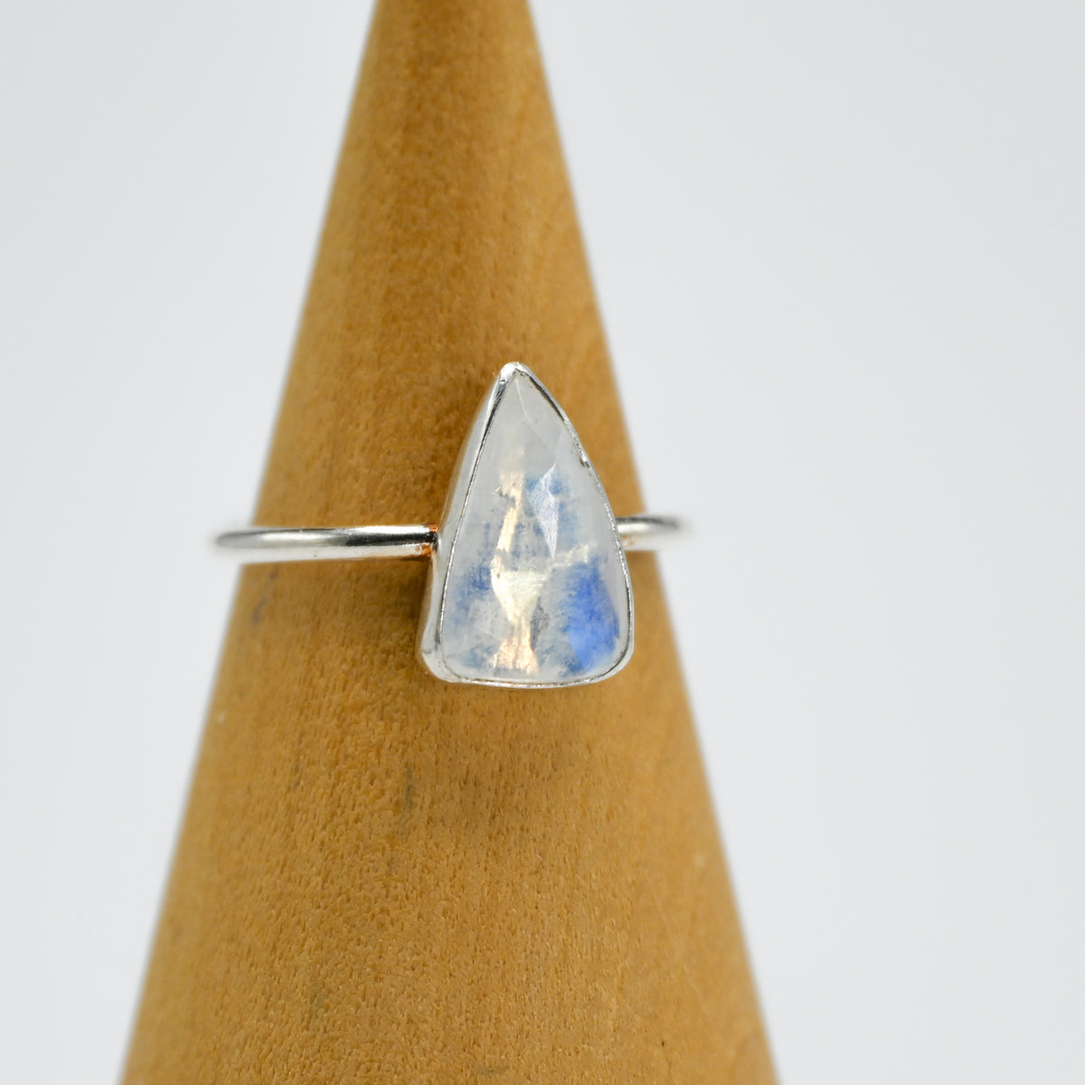 Rose cut moonstone size 7