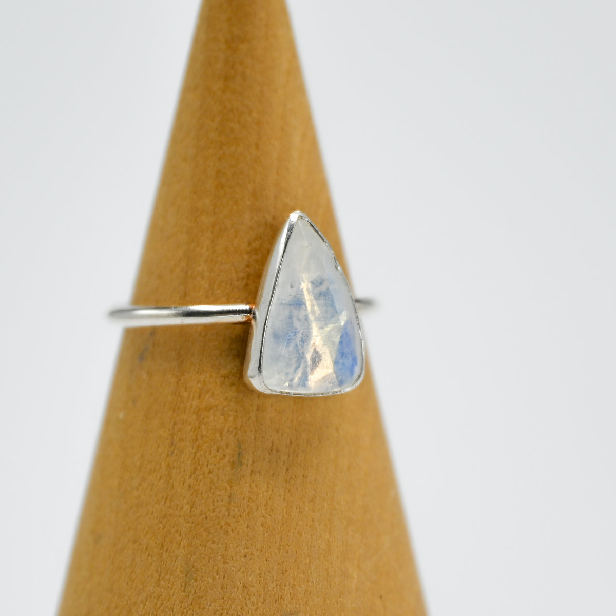 Rose cut moonstone size 7