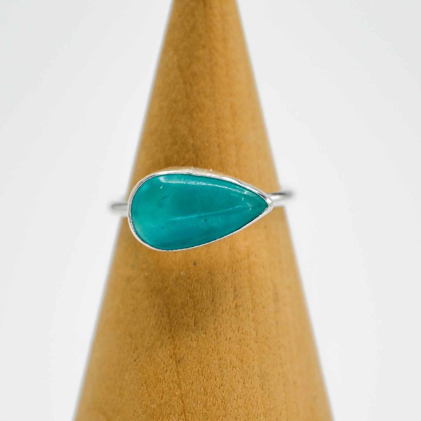 Horizontal pear amazonite size 7