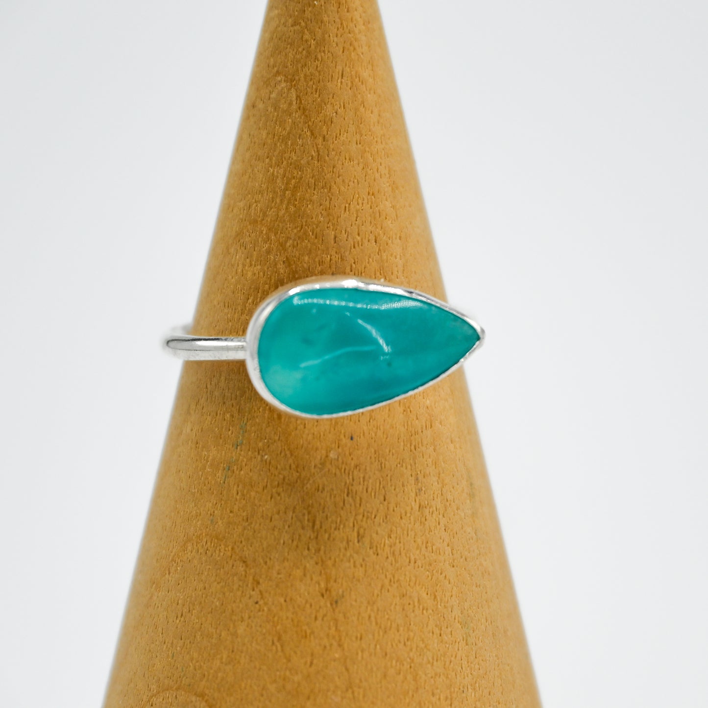 Horizontal pear amazonite size 7