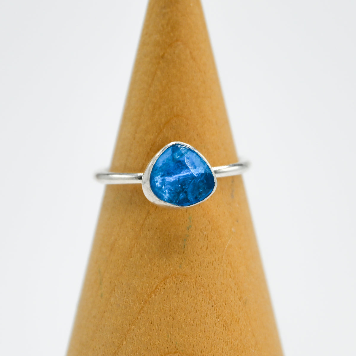 Rose cut neon blue apatite size 7