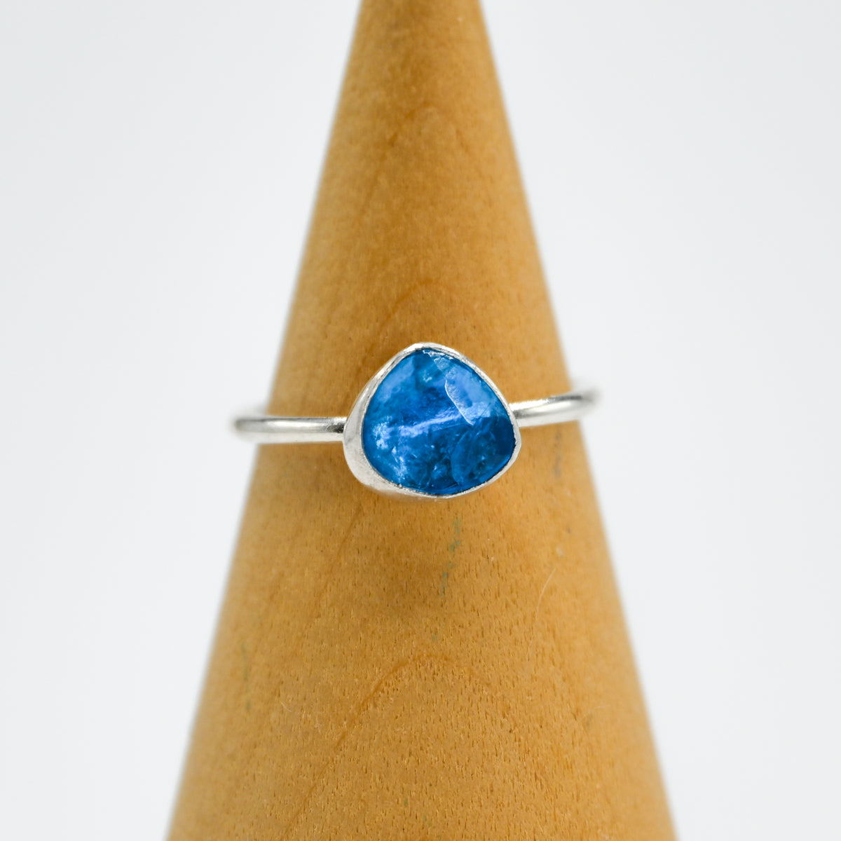 Rose cut neon blue apatite size 7