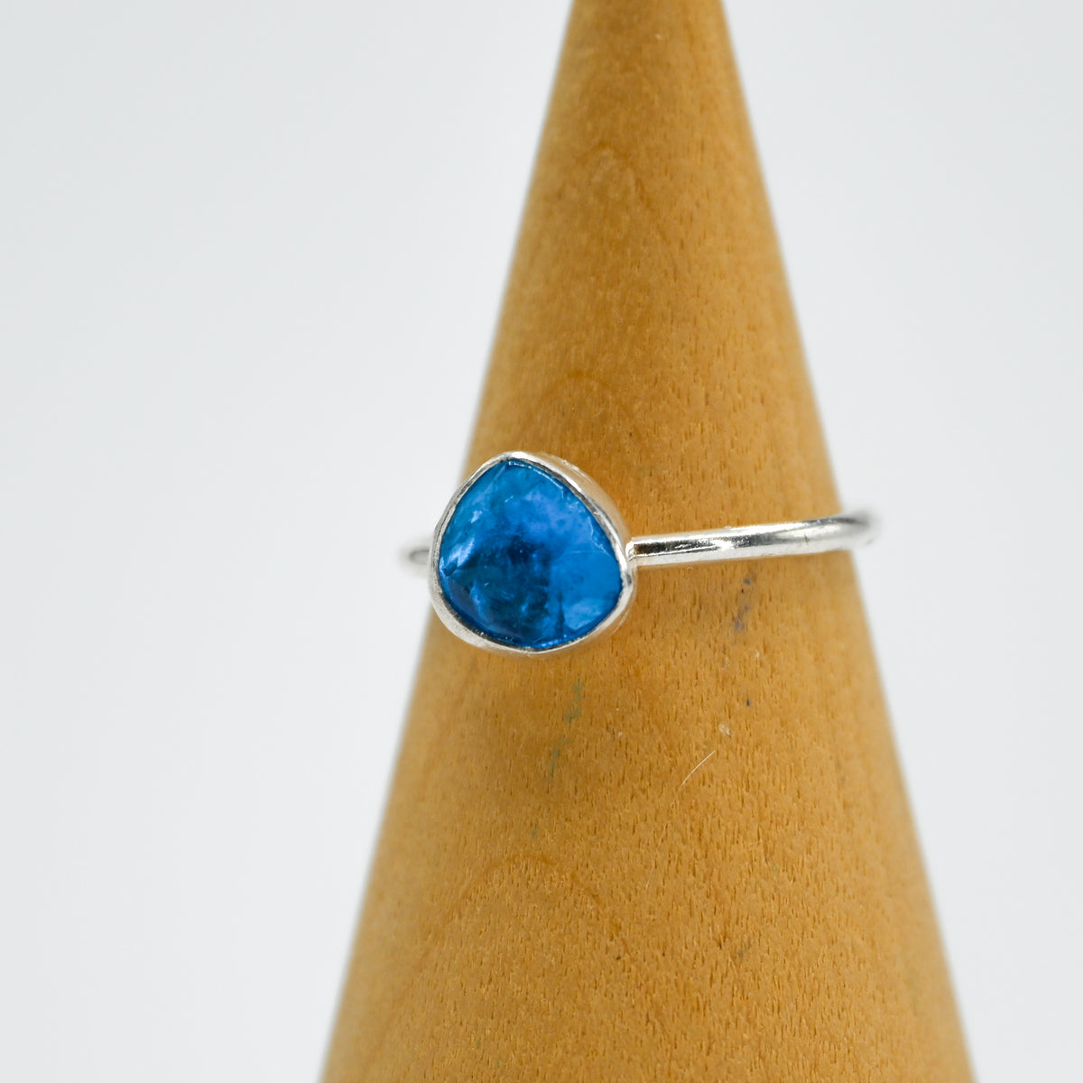 Rose cut neon blue apatite size 7
