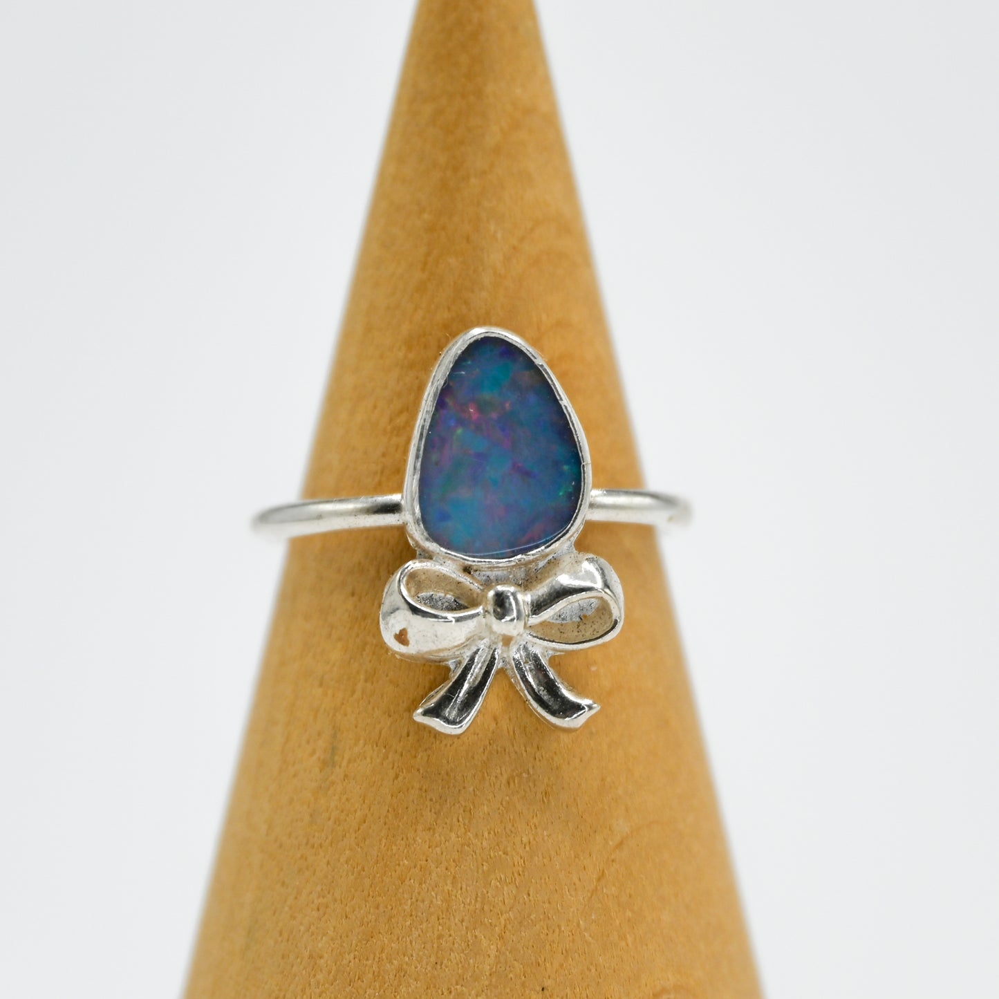 Australian opal and bow size 7