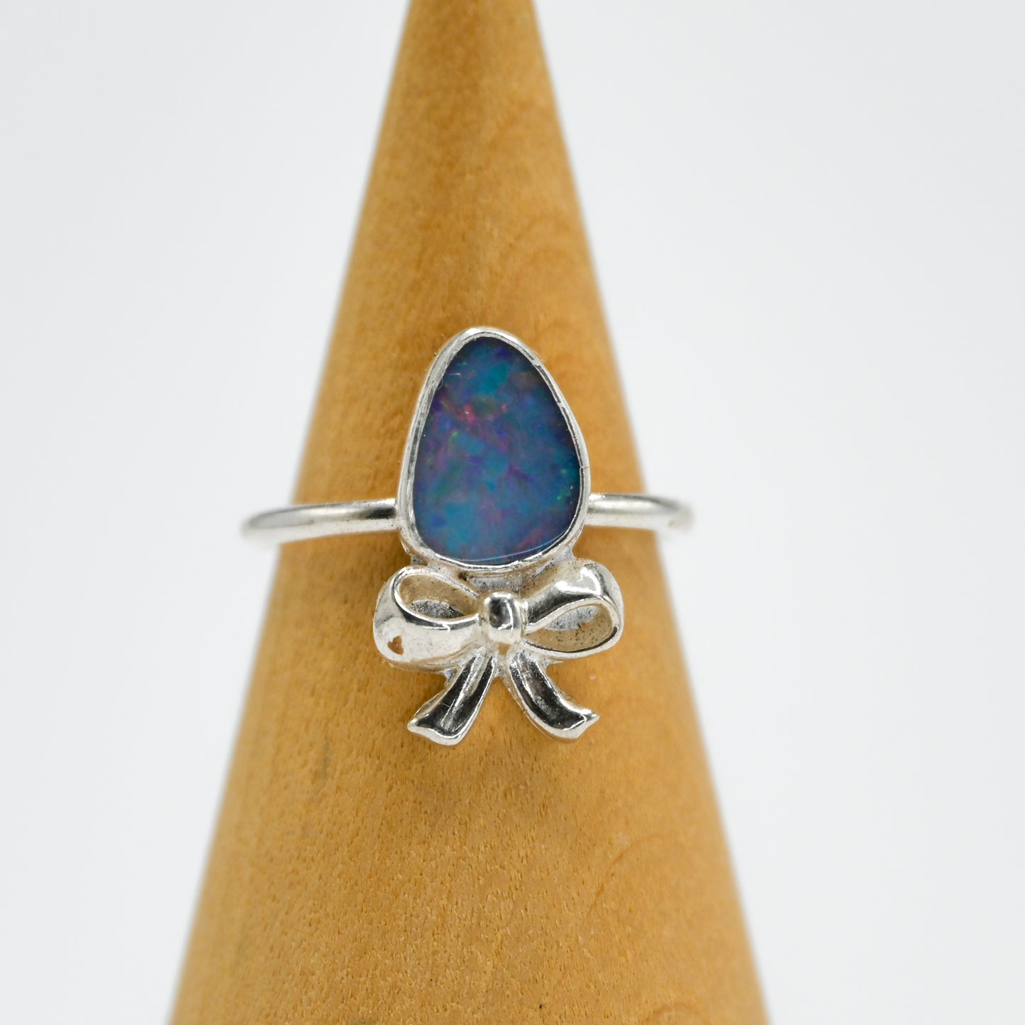 Australian opal and bow size 7