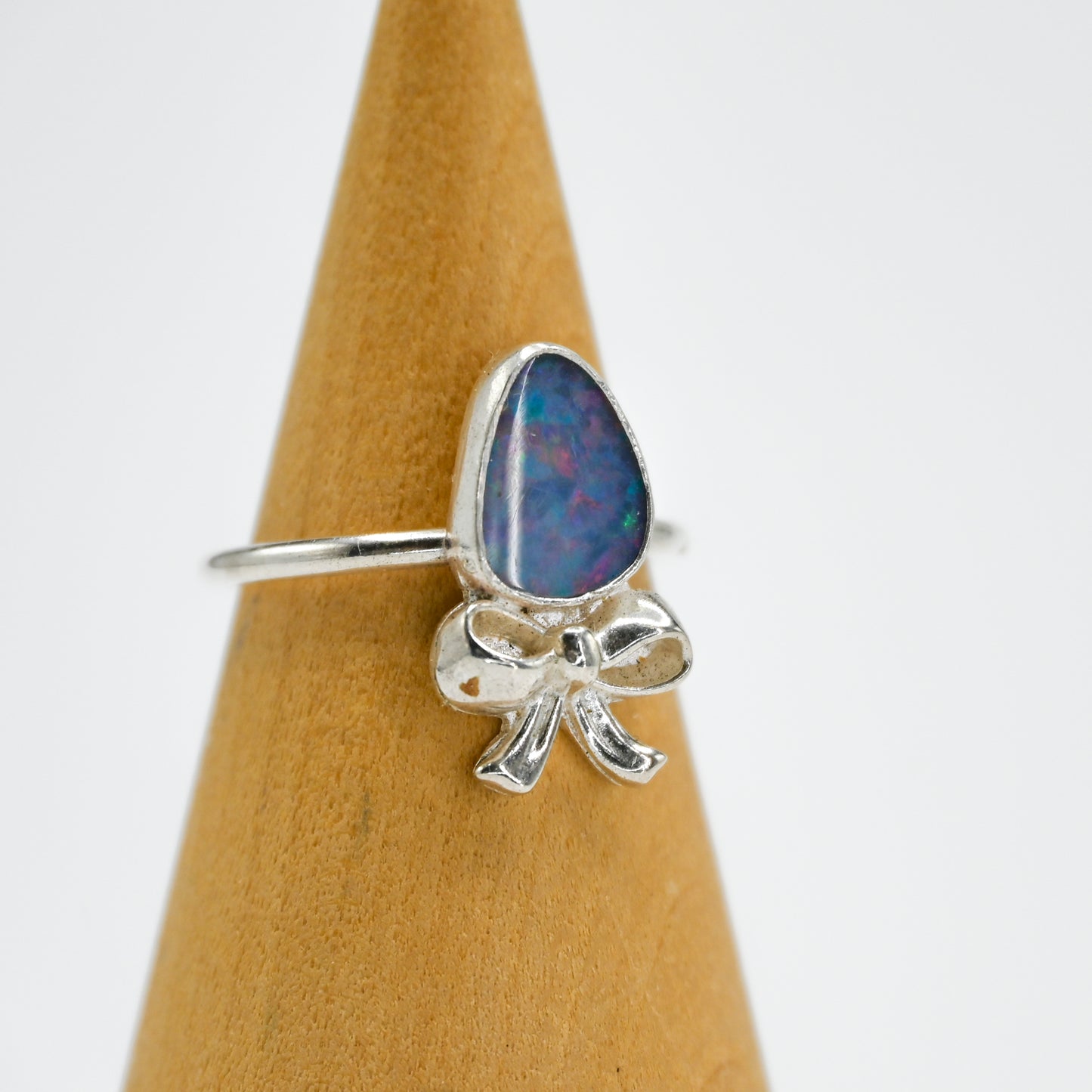 Australian opal and bow size 7