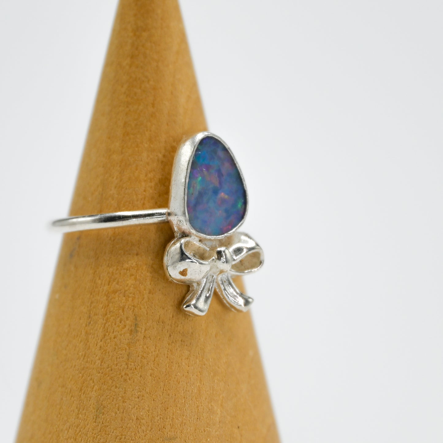 Australian opal and bow size 7