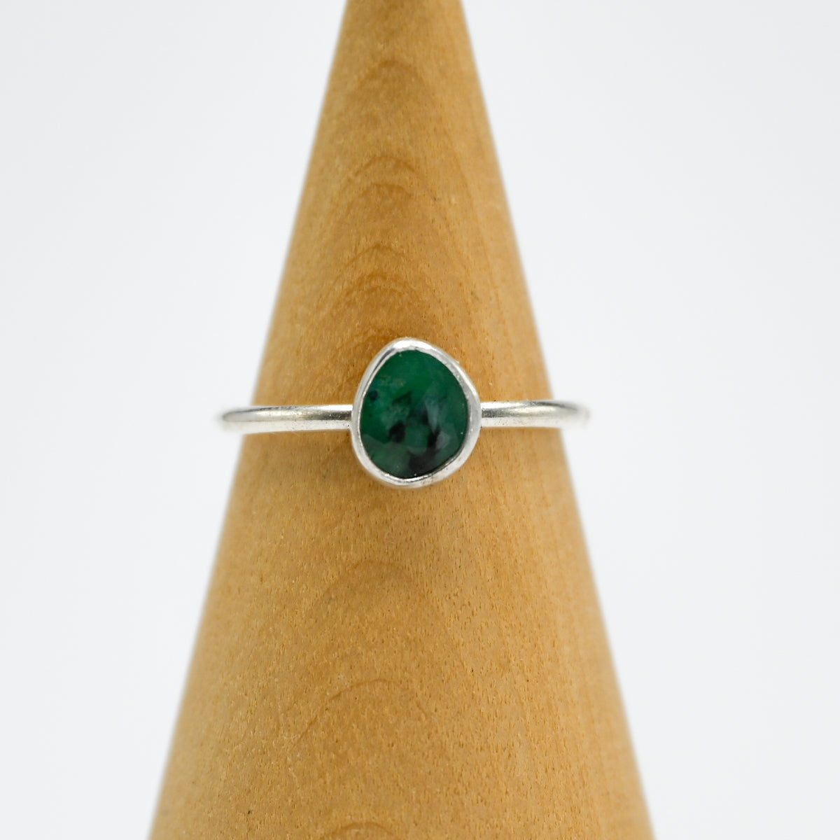 Rose cut emerald size 7