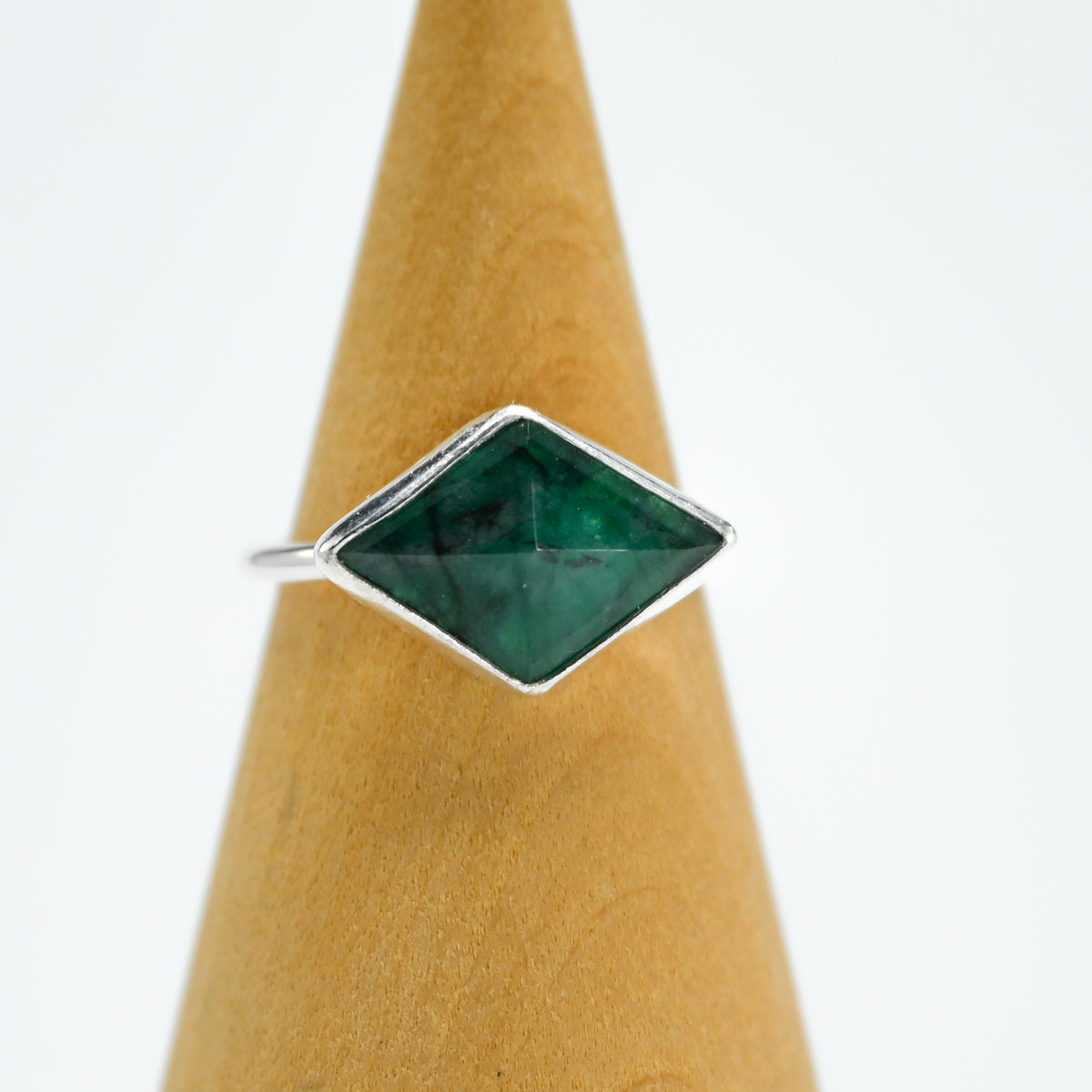Horizontal rose cut emerald size 7