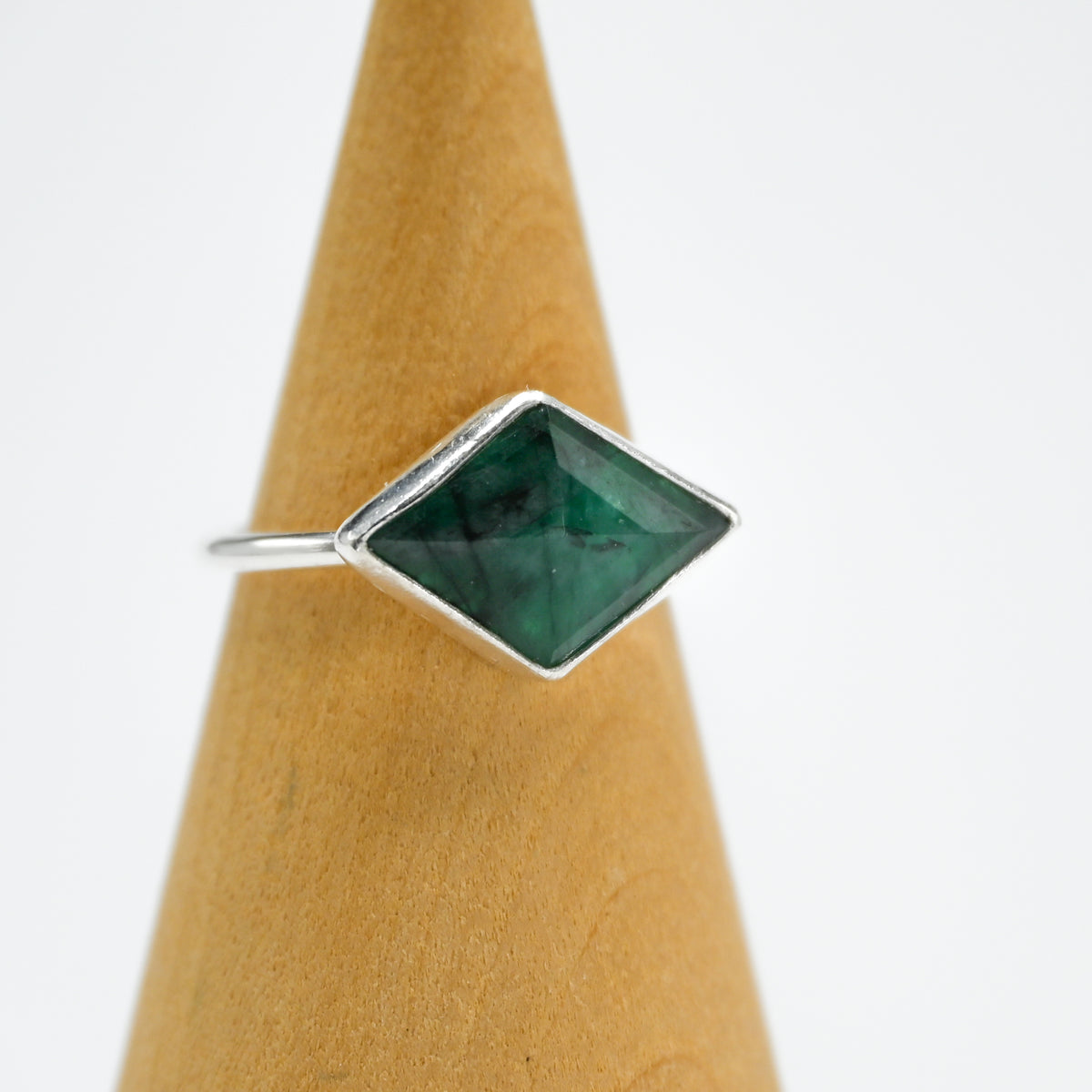 Horizontal rose cut emerald size 7