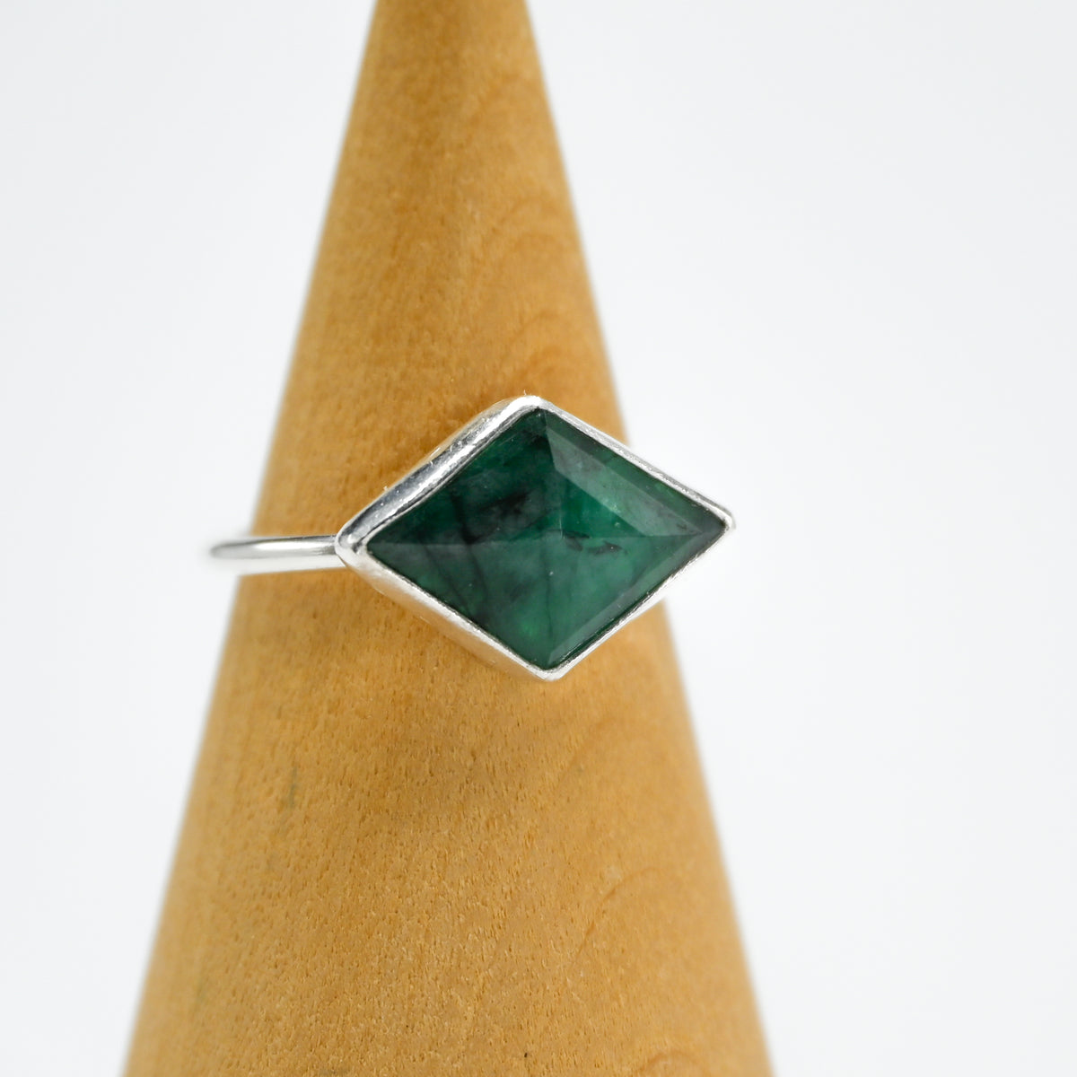 Horizontal rose cut emerald size 7