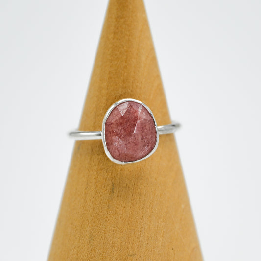 Rose cut strawberry quartz size 7