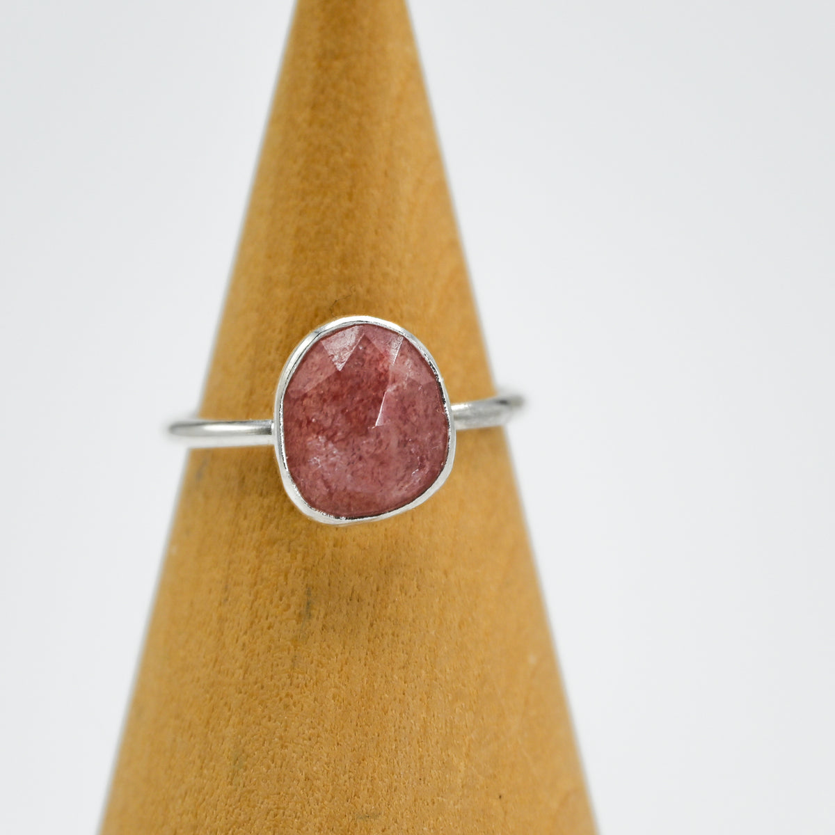 Rose cut strawberry quartz size 7