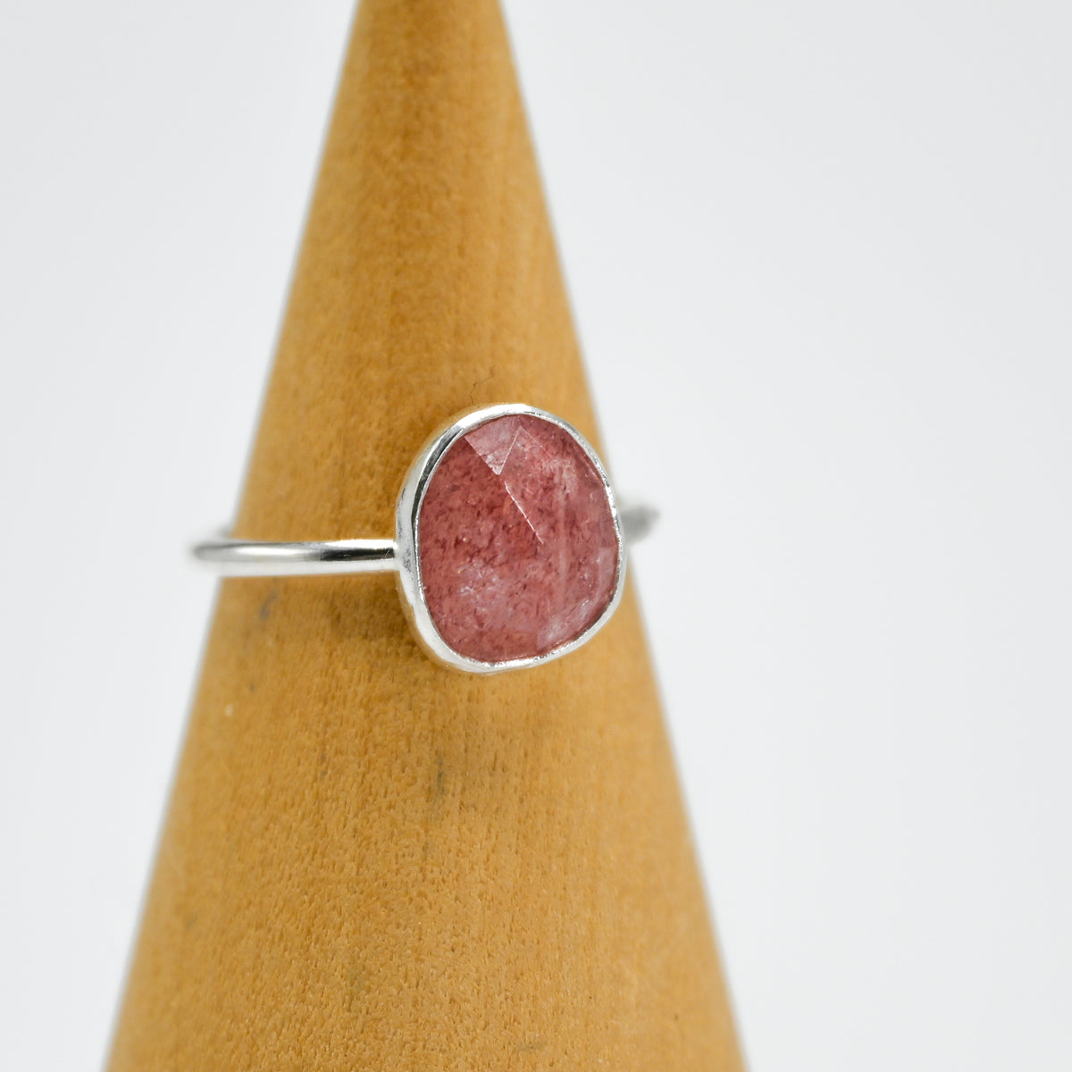 Rose cut strawberry quartz size 7