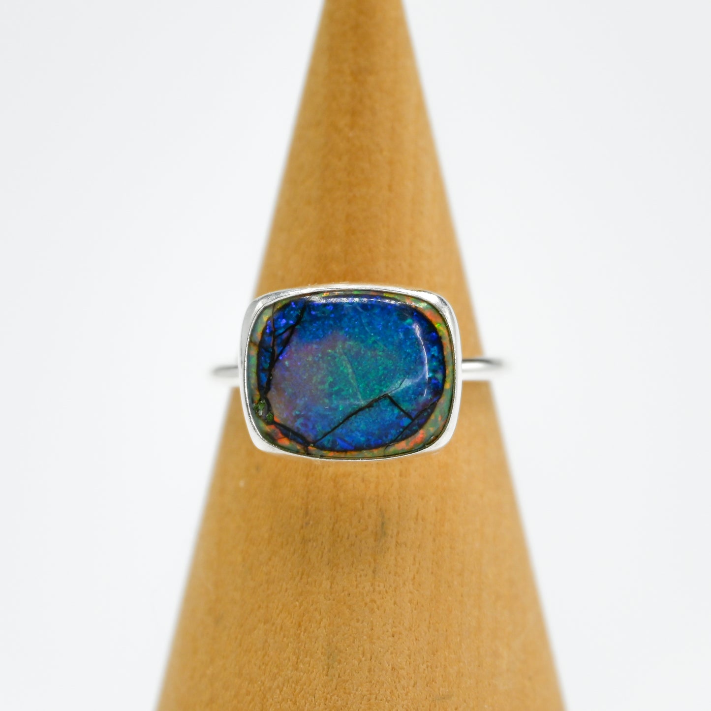 Horizontal monarch opal size 7