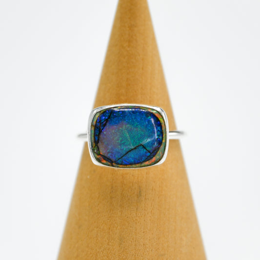 Horizontal monarch opal size 7