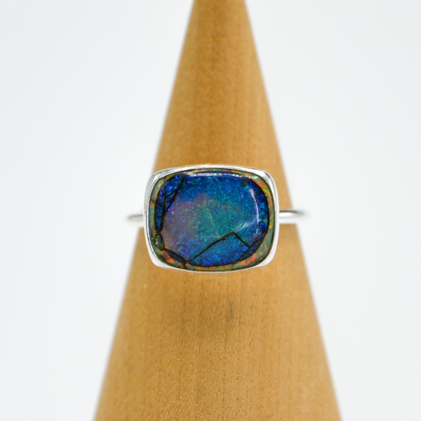 Horizontal monarch opal size 7