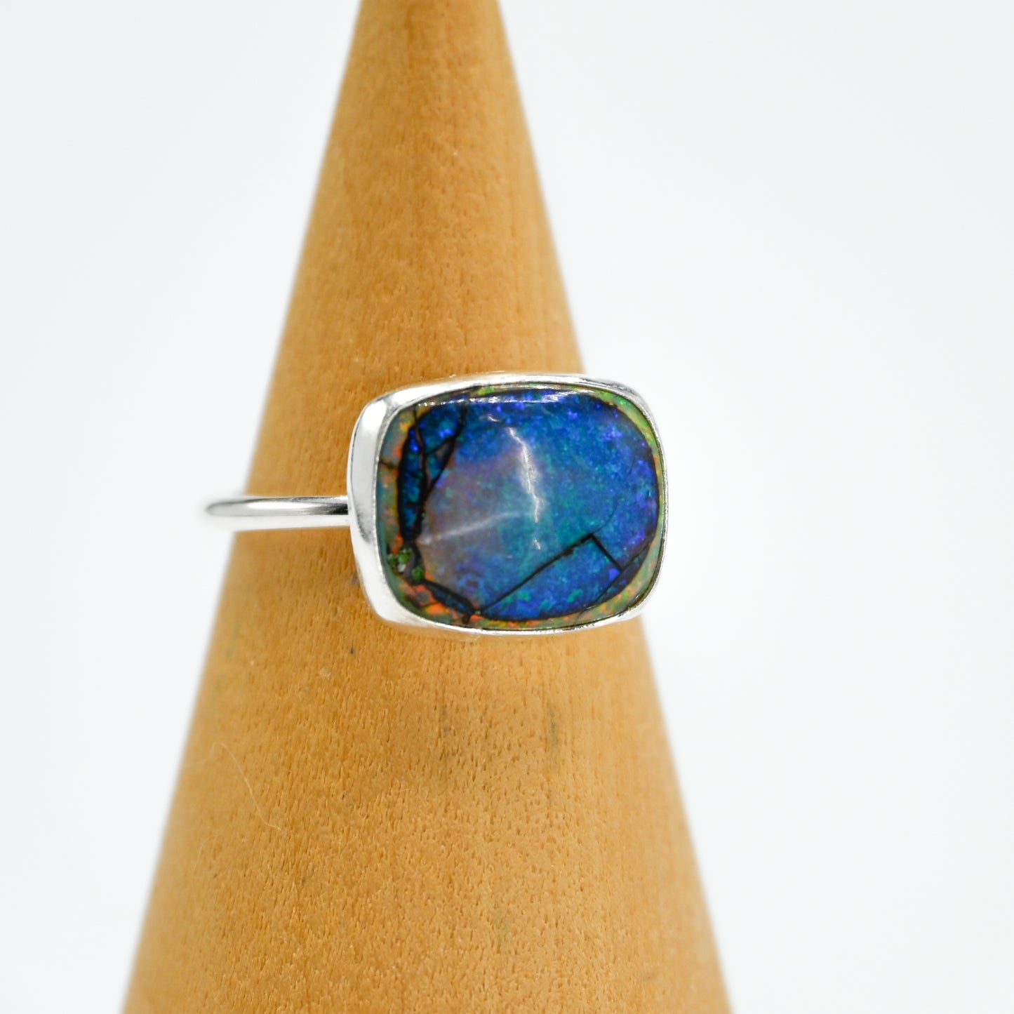 Horizontal monarch opal size 7