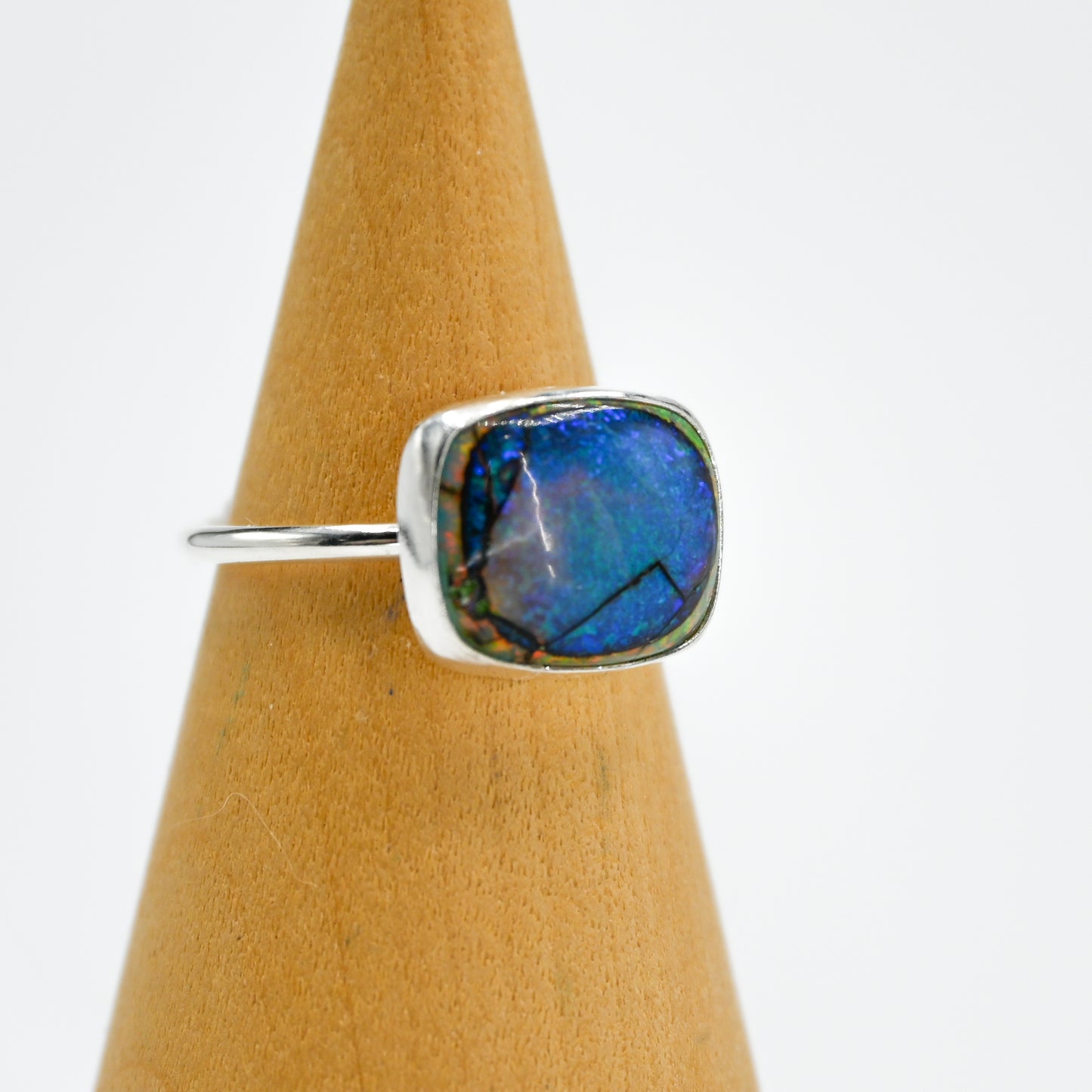 Horizontal monarch opal size 7