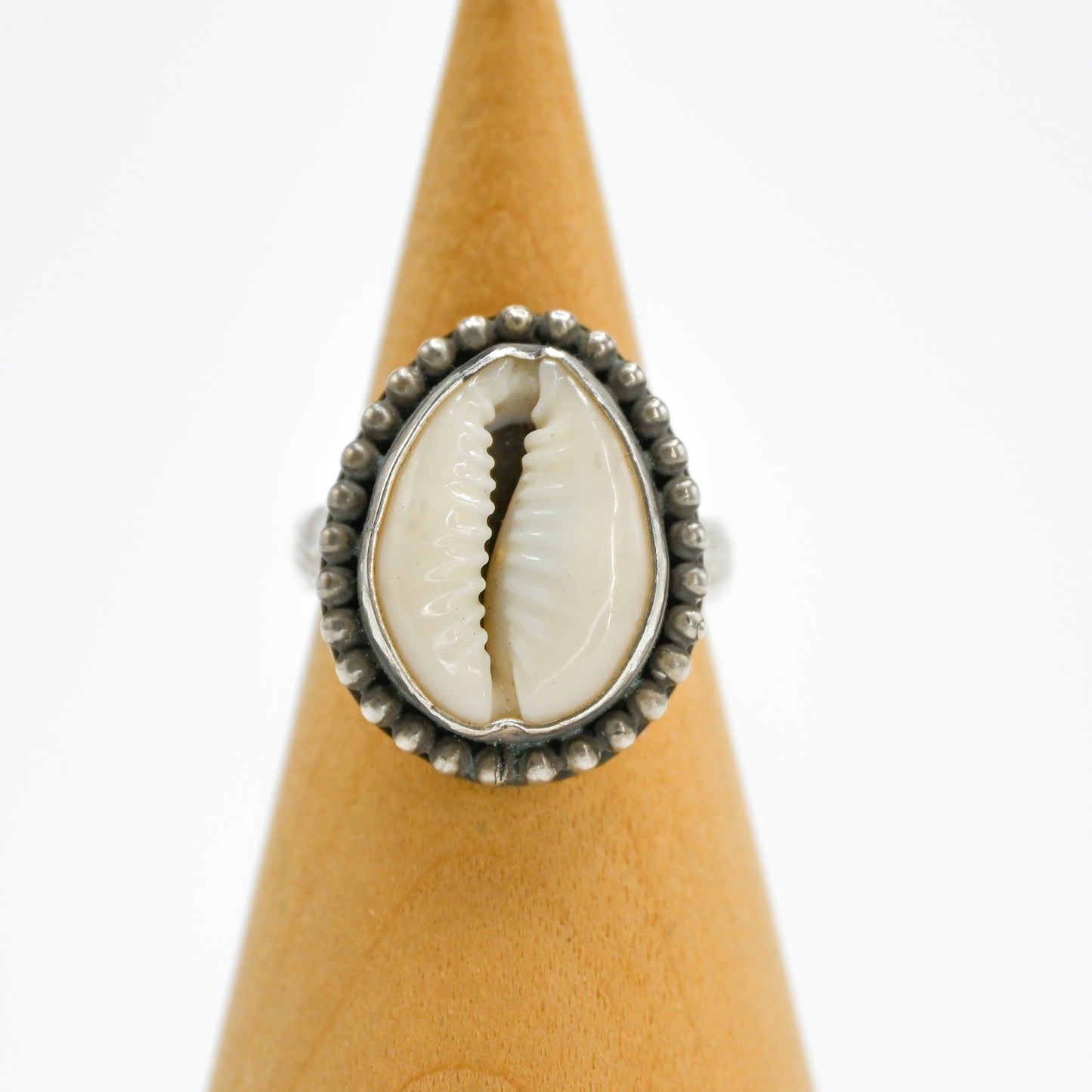 XL cowrie bead around size 7.25
