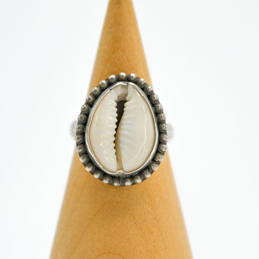 XL cowrie bead around size 7.25