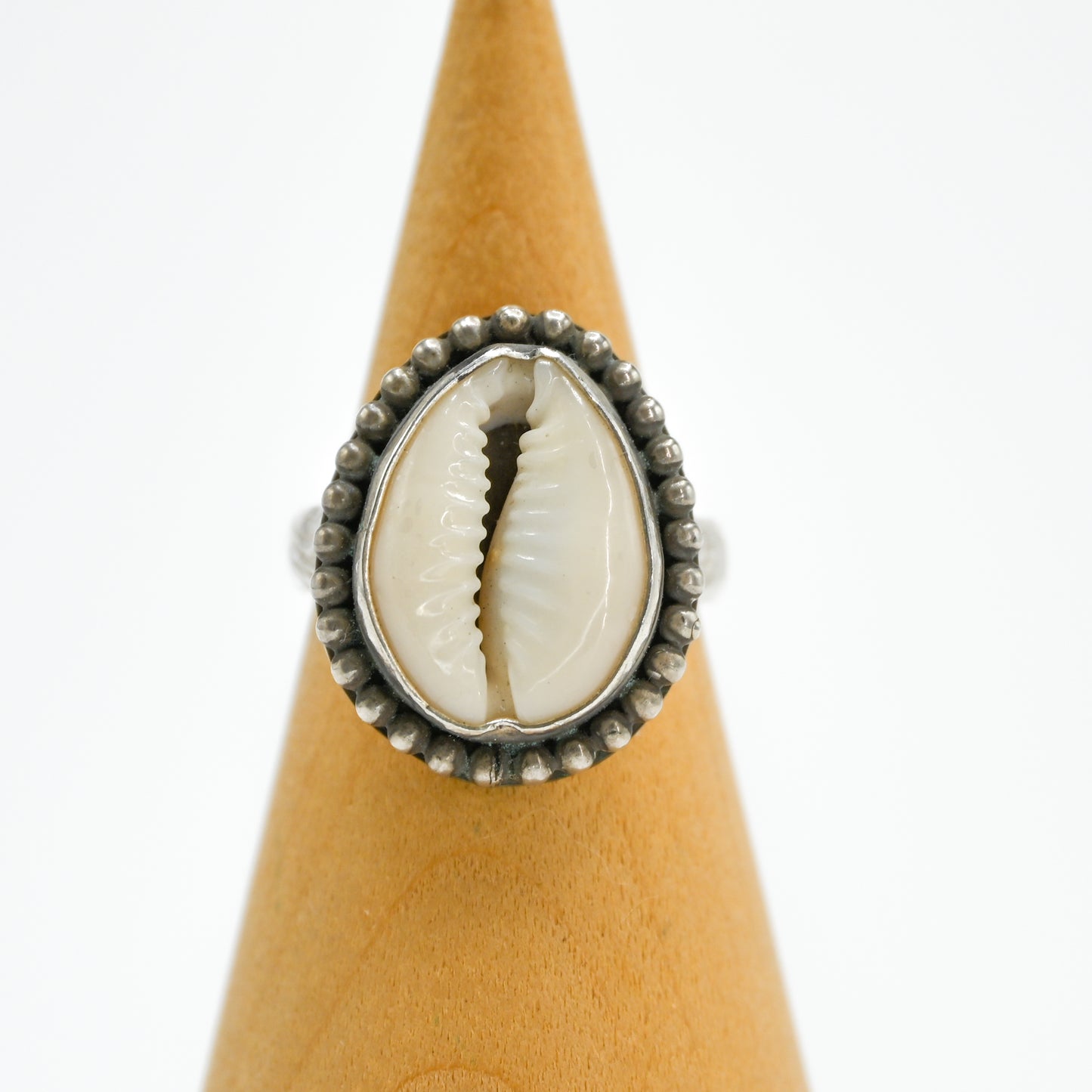 XL cowrie bead around size 7.25