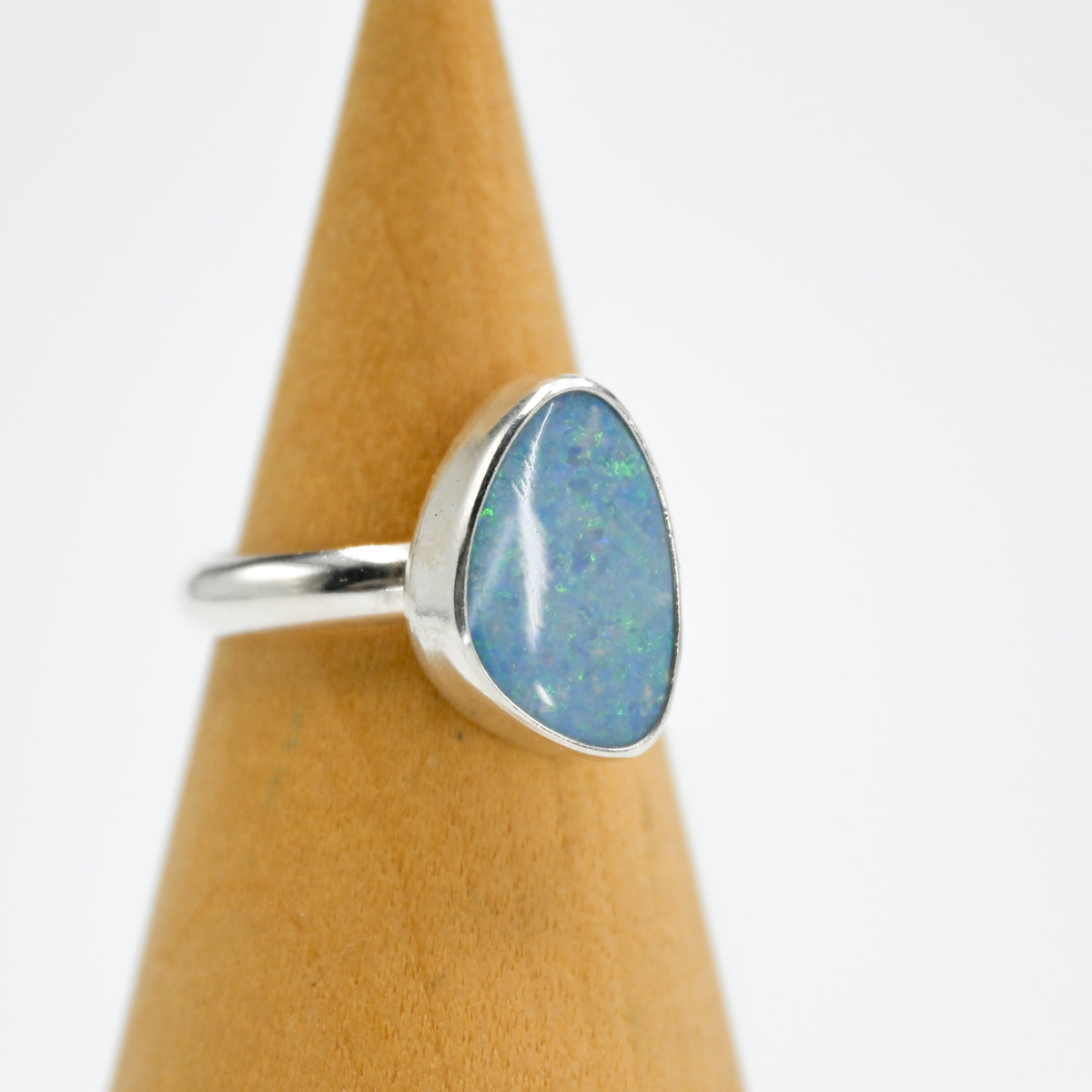 Australian opal size 7.25
