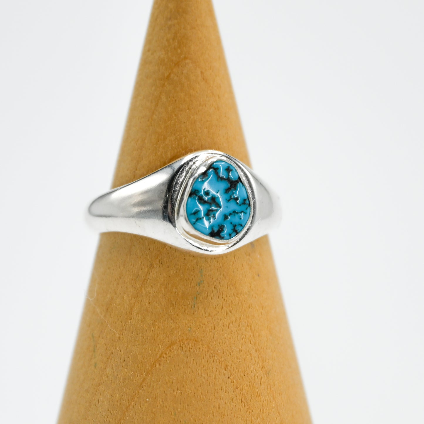 Signet with kingman turquoise nugget cab size 8