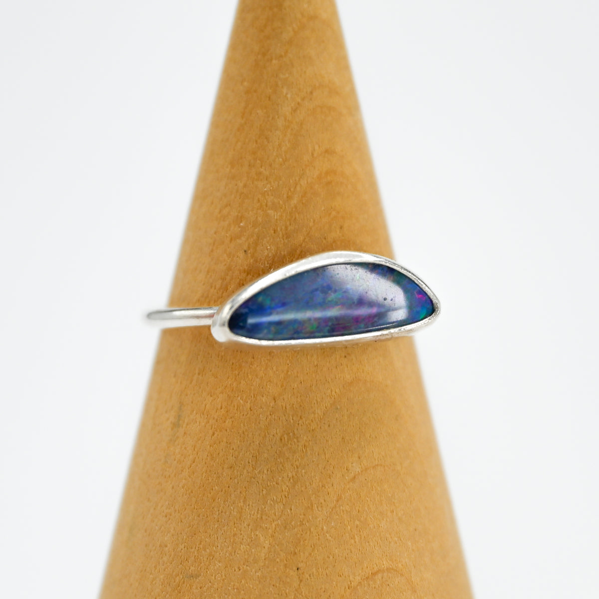Horizontal Australian opal size 8